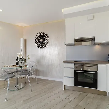 Sundream Escape - Penthouse With Ocean View, Airco, Heated Pool Apartment