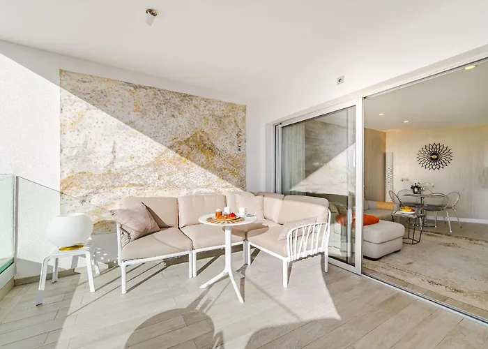 Sundream Escape - Penthouse With Ocean View, Airco, Heated Pool Apartment